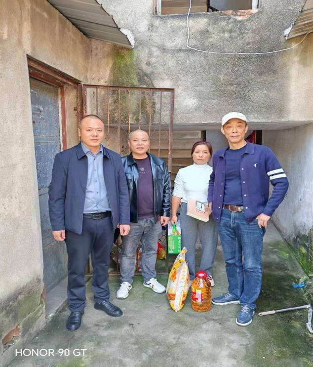 爱心助学送温暖 情系学子助远航.docx