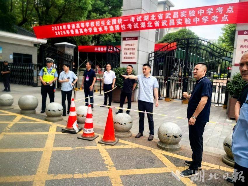 武昌中华路街道多部门联动为武昌实验中学考点考生打造暖心应考环境.docx
