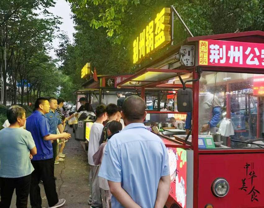市城管局联合杨林执法中心开展汉旺AB区占道经营集中整治行动.docx