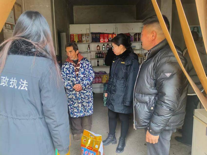 陈贵镇：节前慰问暖民心 精准帮扶促振兴.docx