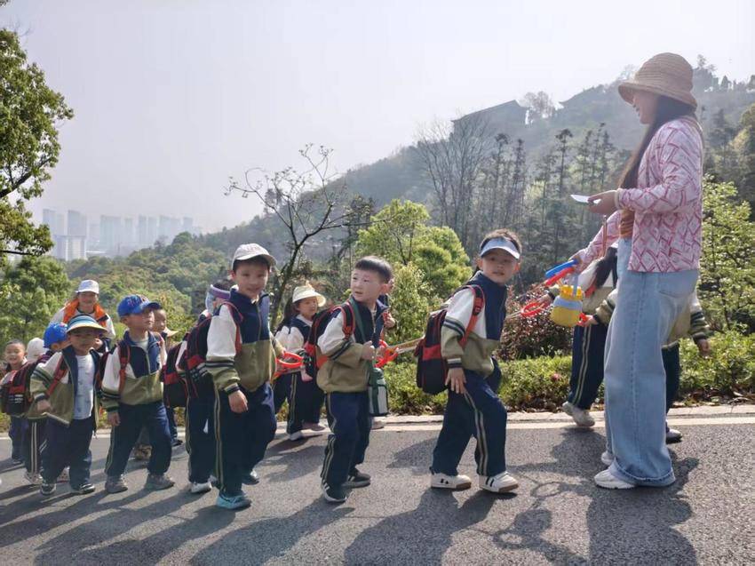 1  春风拂葛山  稚子忆清明.docx