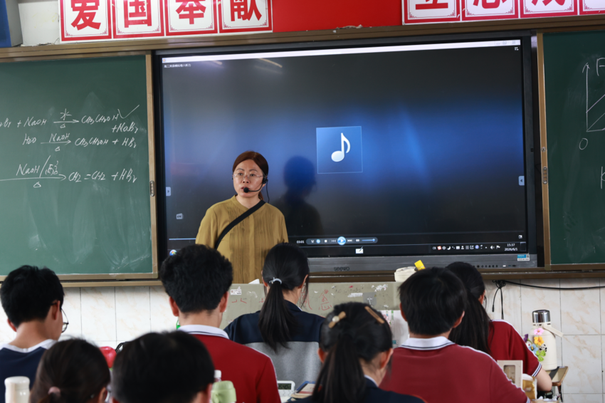 迎战高考无所惧，师生同心逐梦行.docx
