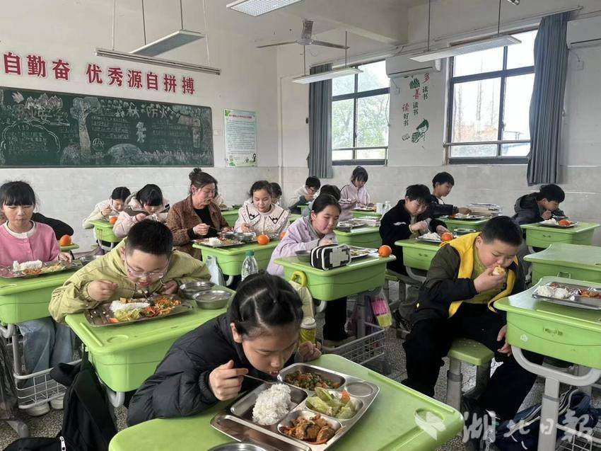 家校同心，共筑舌尖安全防线—— 杨叶镇团山小学食堂开放日圆满举行.docx