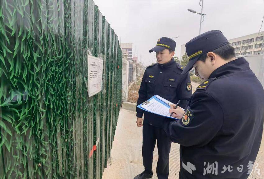 创新“共情管理”守护城市“动脉”长江新区城管局规范道路挖掘见实效.docx