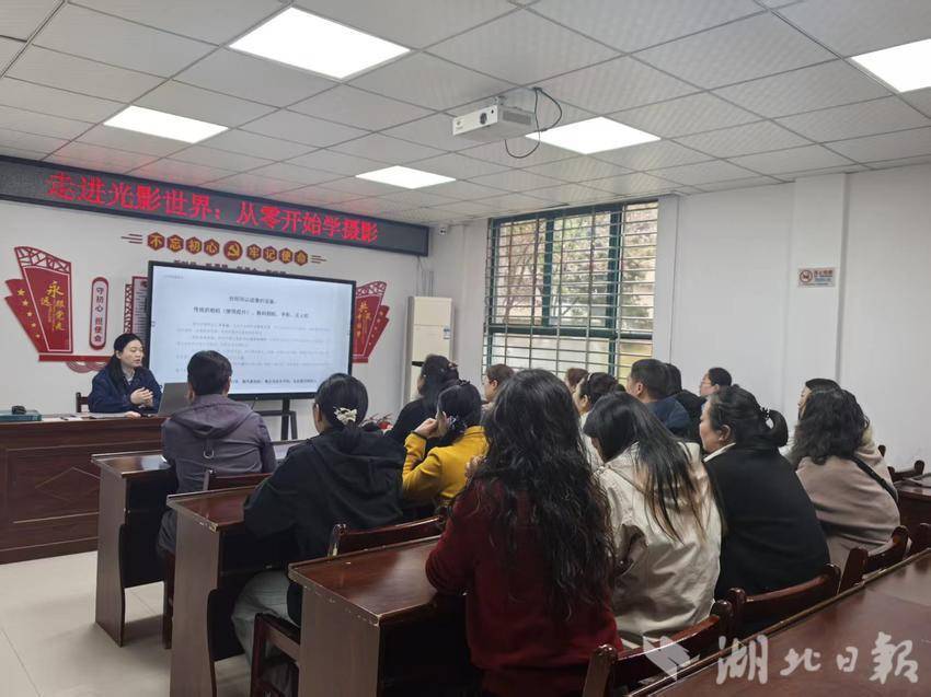 天琴湾社区“美育润心 光影筑梦”.doc