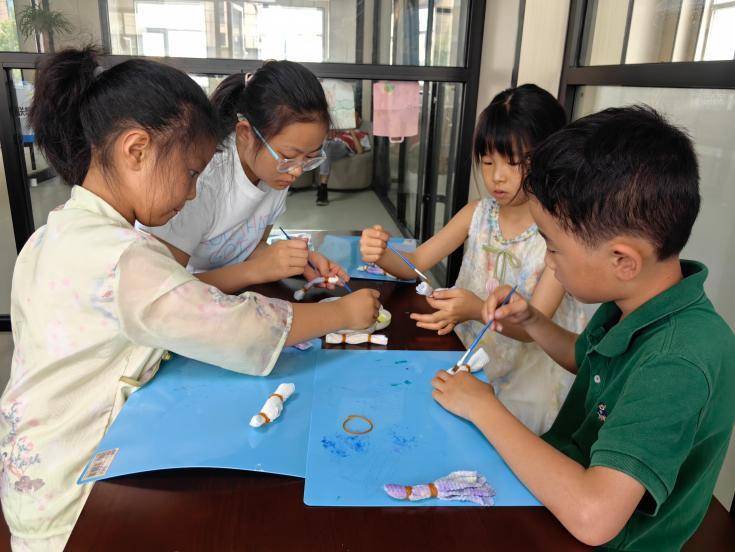 双桥社区儿童服务站：千年扎染技艺“活”在孩子手里（图文）.docx