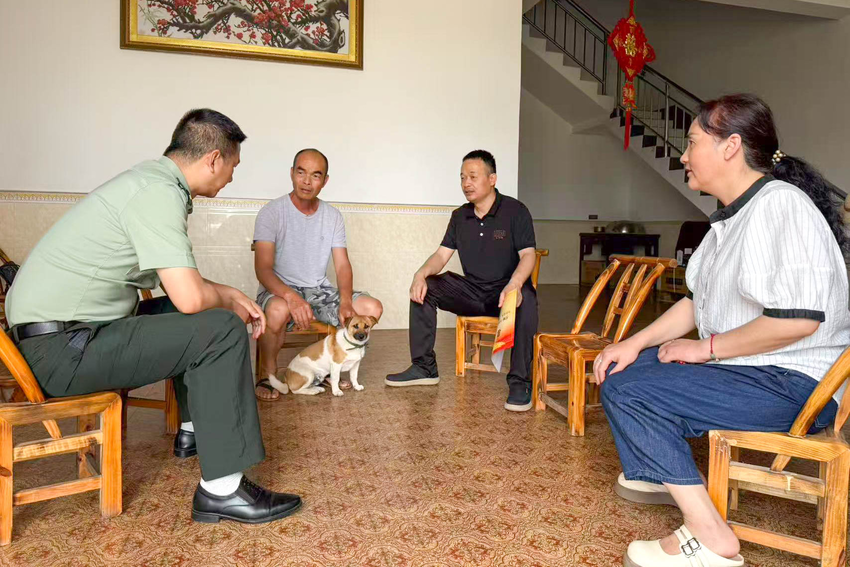 江夏金口为“四有”优秀士兵家庭送喜报