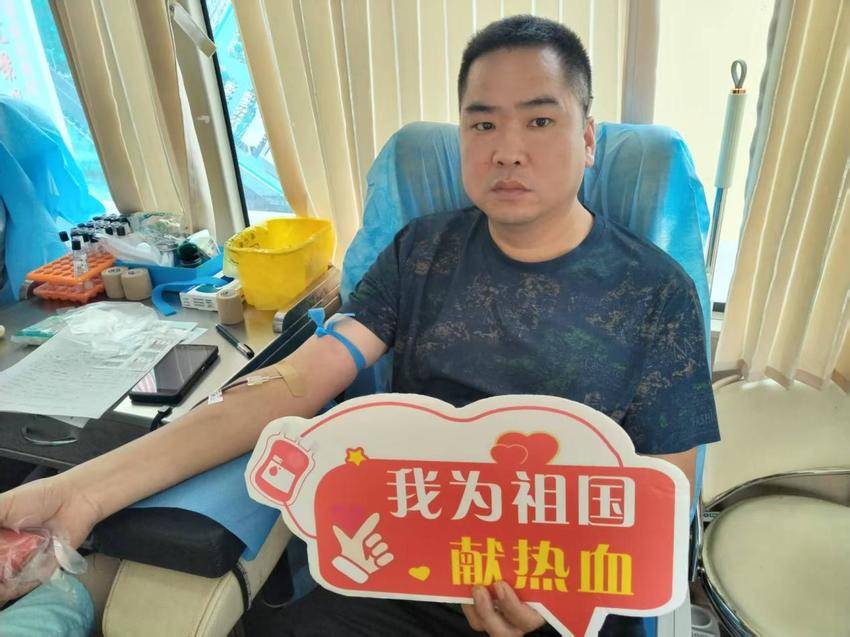 挽袖献热血 爱心暖家乡｜三伏潭镇开展无偿献血公益活动.docx