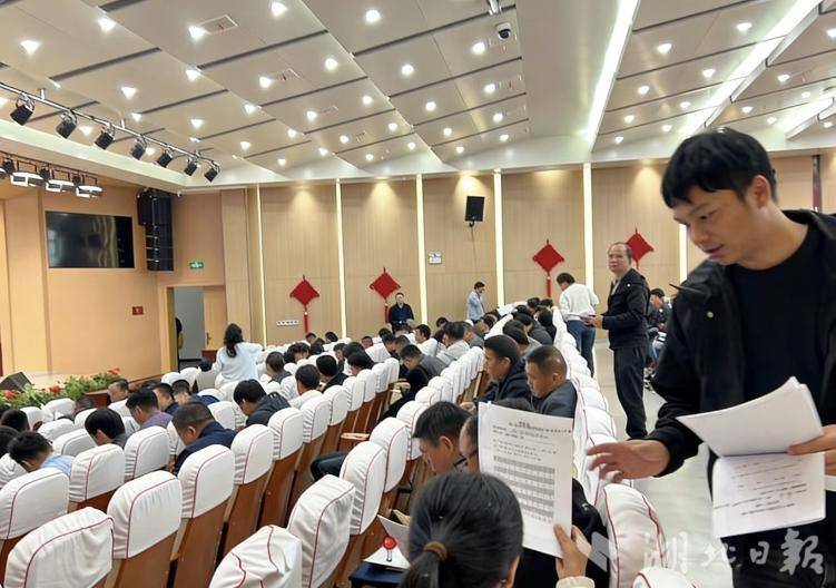 筑牢安全防线 提升管理能力——武汉长江新区开展建筑施工领域安全生产警示教育暨管理能力提升培训.docx