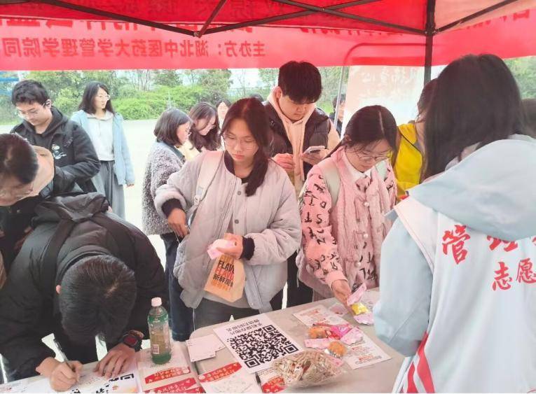 “哥哥姐姐在等你！”湖北中医药大学关爱山区留守儿童.docx