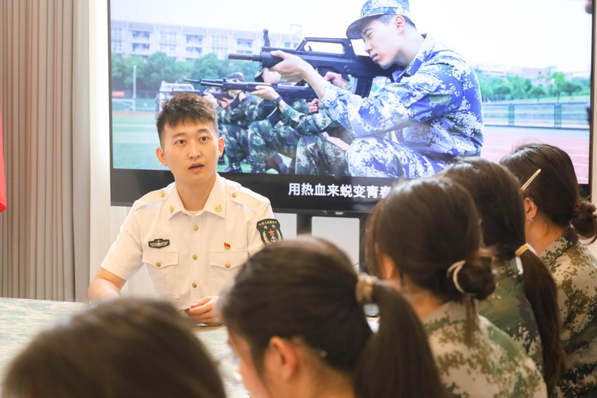 《老兵你好》​系列报道：退役不褪色 校园建新功——郝建设的青春转身