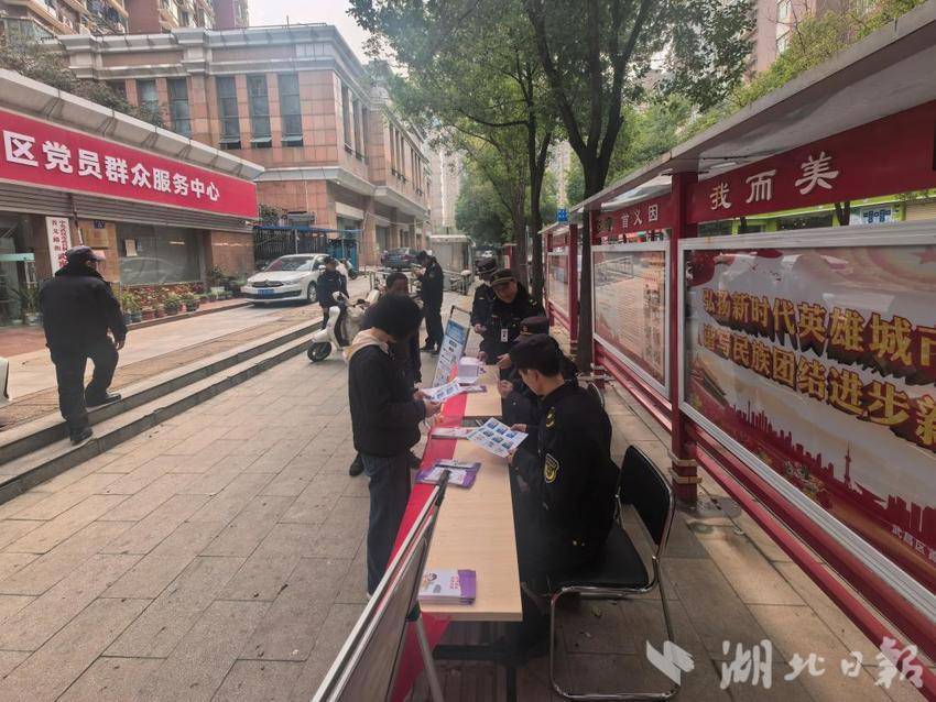 武昌城管进社区，多维服务解民忧.docx