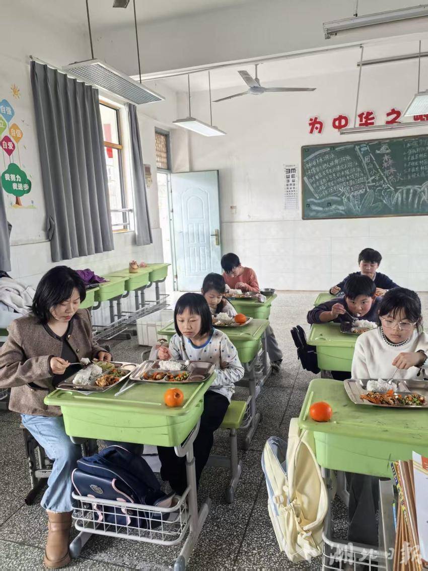 家校同心，共筑舌尖安全防线—— 杨叶镇团山小学食堂开放日圆满举行.docx