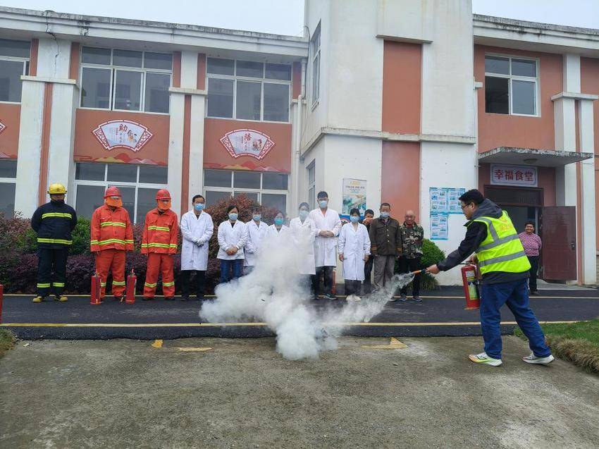 筑牢安全防线 守护温暖家园.docx