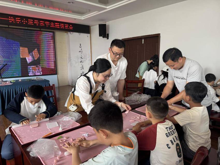 宜昌市图书馆快乐小屋母亲节主题悦读会报道.docx