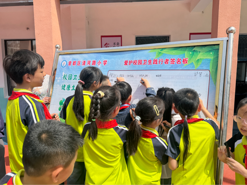 防灾演练筑平安 卫生倡议护校园.docx