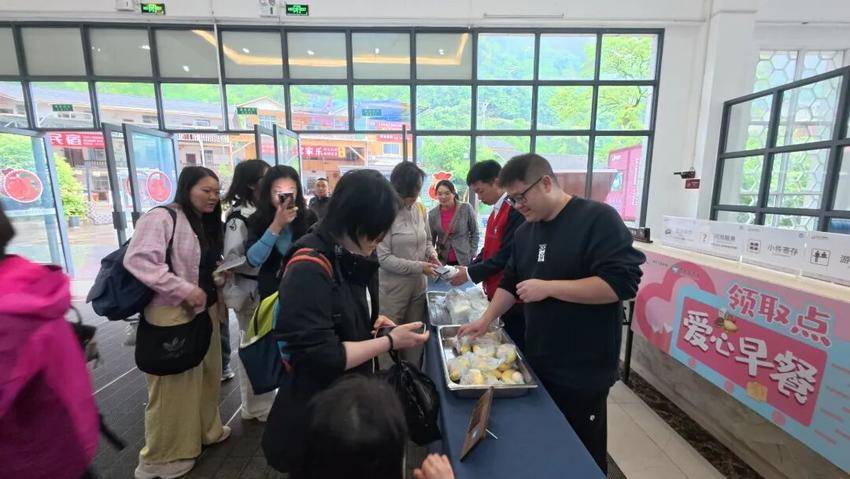 人如潮、景出圈、情暖心，恩旅集团“五一”假期交出一份优异答卷.docx