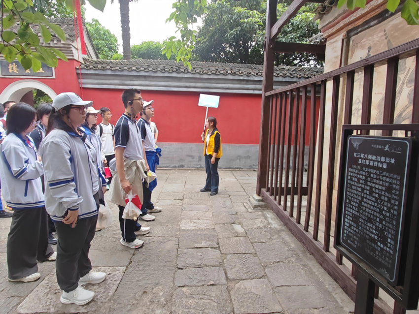 京堰研学再启程 武当山下思政课 —— 北京钱学森中学师生走进武当山开展研学实践(1)(1)(1)(1).docx