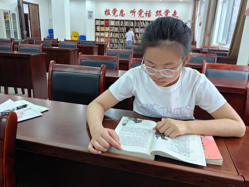 双桥社区儿童服务站：千年扎染技艺“活”在孩子手里（图文）.docx