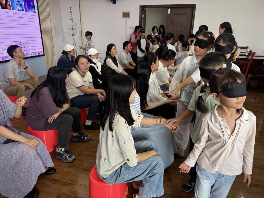 宜昌市图书馆快乐小屋母亲节主题悦读会报道.docx