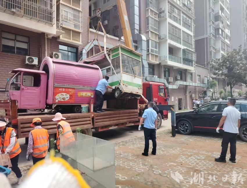 葛店城管进社区   整治乱象护民生.doc