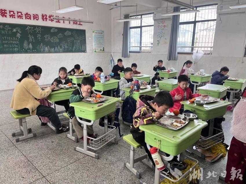 家校同心，共筑舌尖安全防线—— 杨叶镇团山小学食堂开放日圆满举行.docx