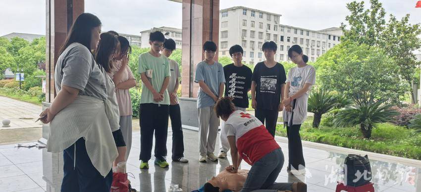 应急救护伴青春 安全护航助成长.docx