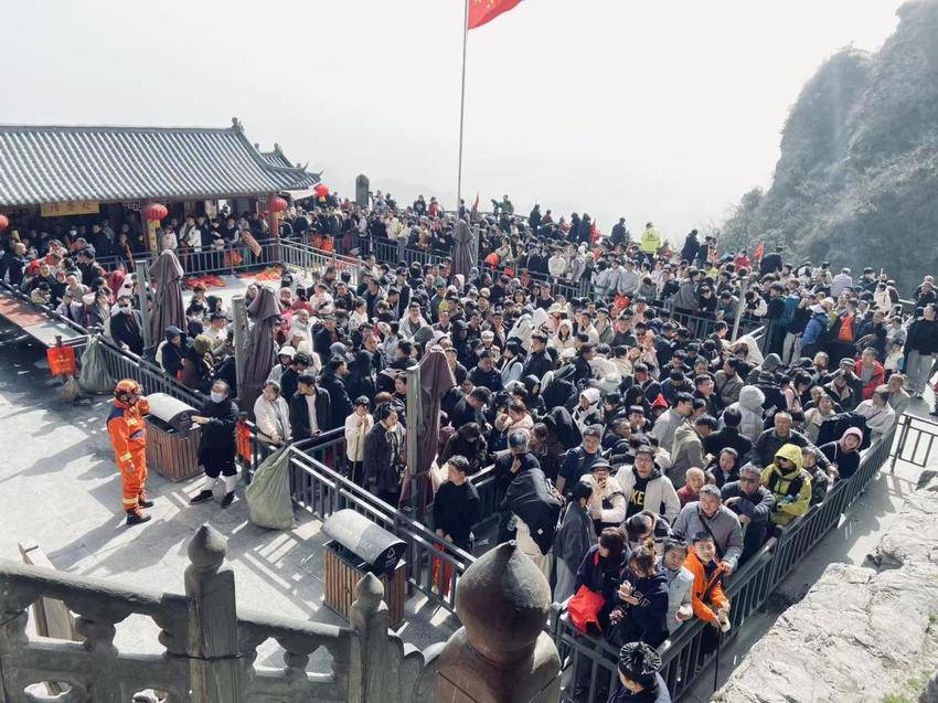 武当山景区播报｜正月初六假期近尾声 武当热度不减(1).docx