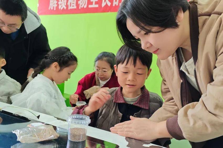 【悦读科学】探秘植物生长！小小科学家种下绿色梦想.docx