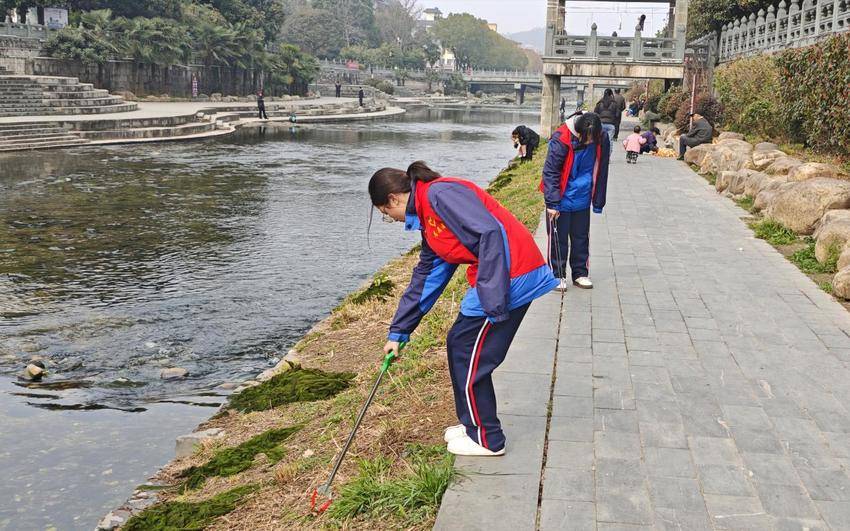 3 武当山特区中小学开展学雷锋日主题志愿服务活动.docx