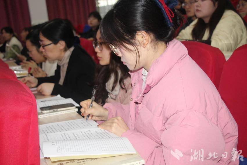 家庭教育指导服务中心揭牌仪式媒体报道.docx