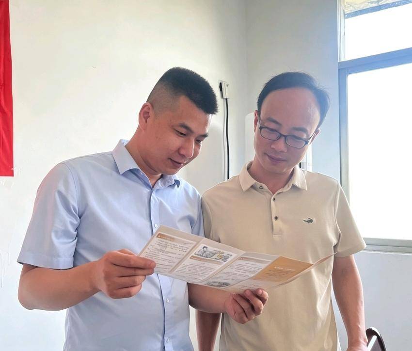 守护群众“养老钱”！三伏潭镇织密安全防护网.docx