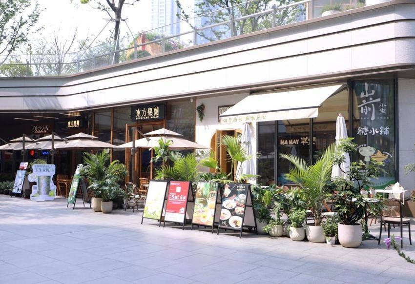 长江边的“公园式商圈”：武昌滨江天街解锁“园在城中、商在园里”新范式(1).docx