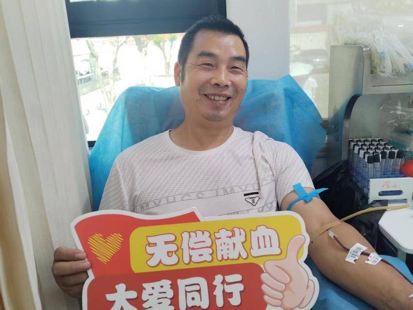 挽袖献热血 爱心暖家乡｜三伏潭镇开展无偿献血公益活动.docx