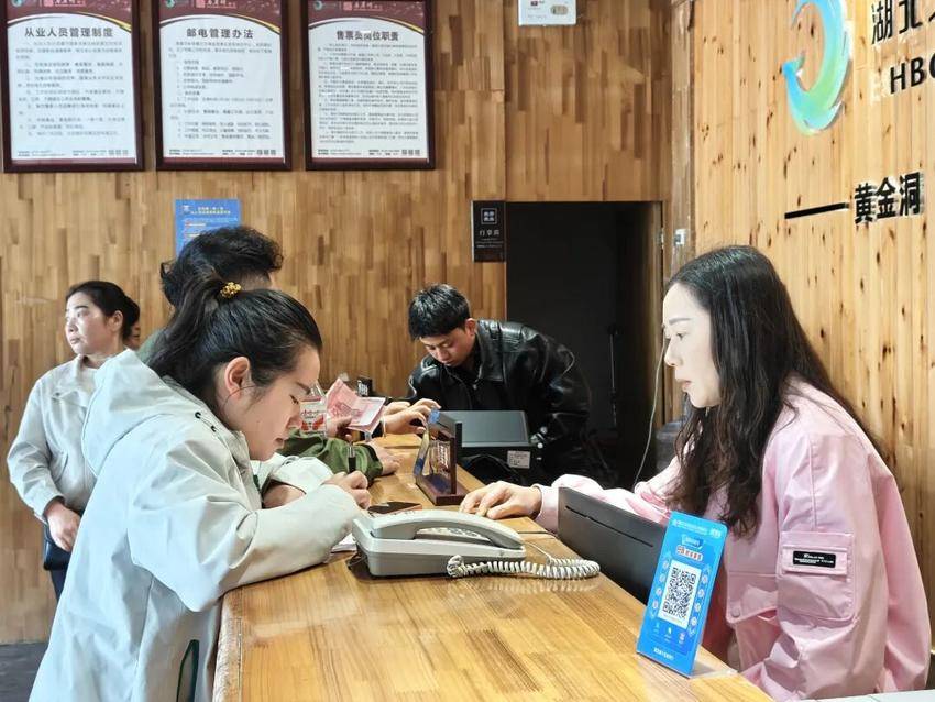 人如潮、景出圈、情暖心，恩旅集团“五一”假期交出一份优异答卷.docx