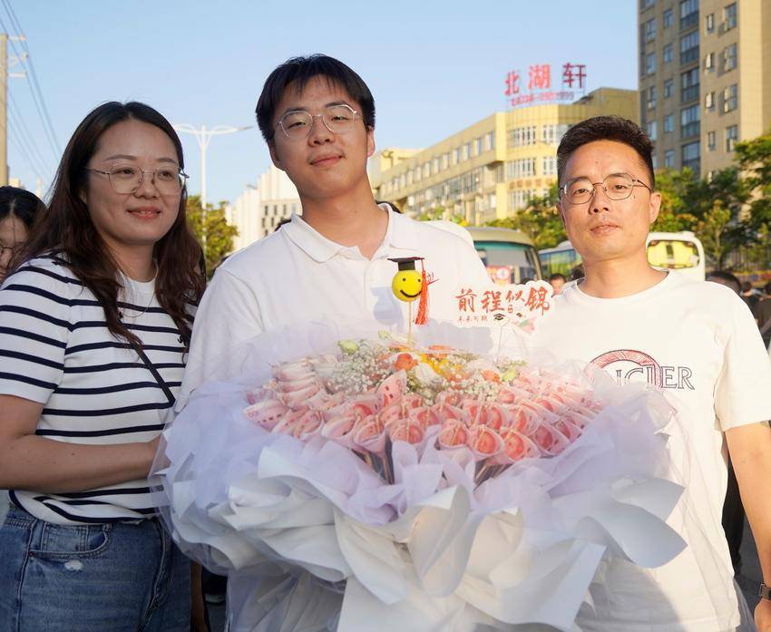 多图直击2026年天门高考暖心瞬间.docx
