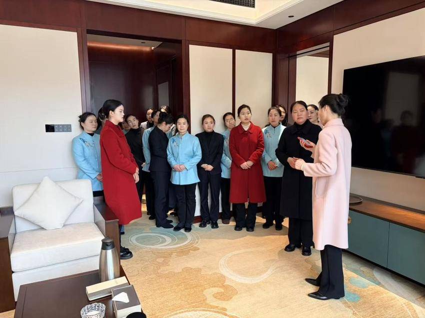 武当山召开2026年首个国际太极拳日主题展演活动酒店服务能力提升培训(2)(1).docx