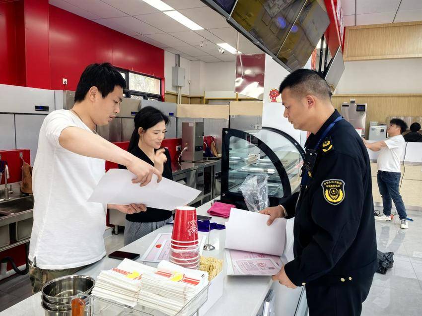 泽林市场监管所靠前服务 全力保障鄂州市园博园灵玲野生动物园开园.docx