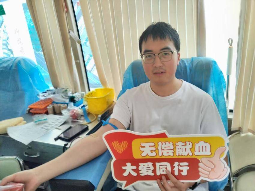 挽袖献热血 爱心暖家乡｜三伏潭镇开展无偿献血公益活动.docx