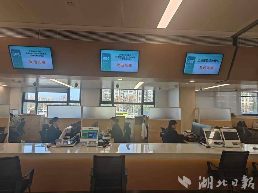 72封感谢信+3面锦旗！长江新区城管局用服务兑现“最多跑一次”.docx