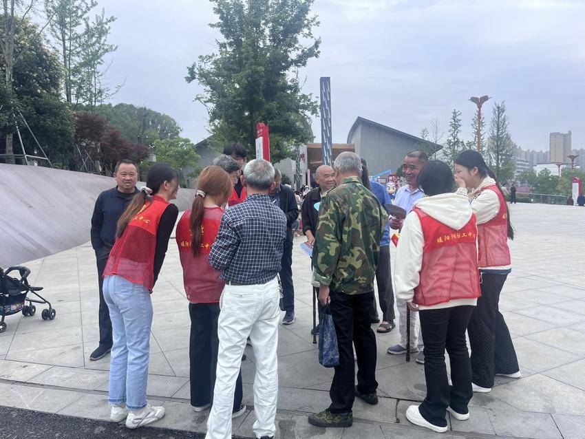 1.暖阳阳社区联合乐鱼网页版登录入口开展高考护考志愿服务.docx