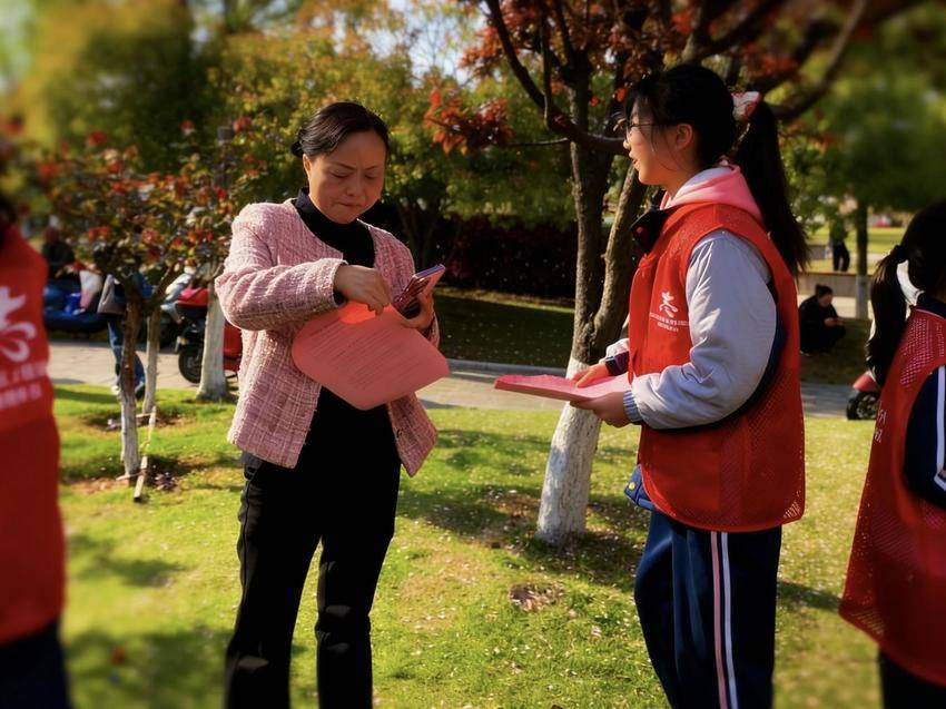 武当山特区各学校开展“清明祭英烈”活动.docx