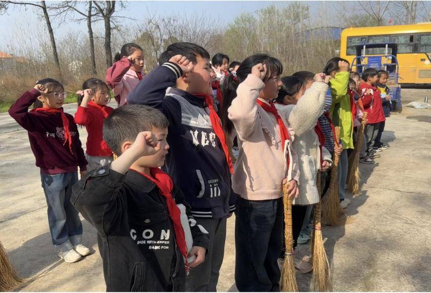 清明祭英烈 薪火永相传｜团安陆市委组织各学校开展2026年“清明祭英烈”主题团队日活动.docx