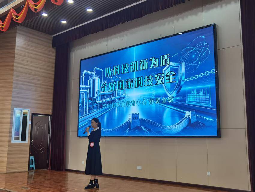 学生舒黄金娇国家安全主题演讲现场