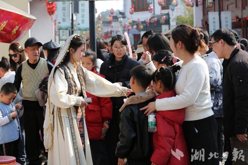 蕲春李时珍文化旅游区，清明假期“沉浸式闯江湖”(1).docx