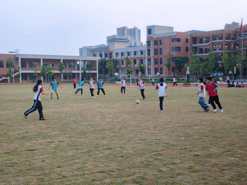 枣阳市中兴学校成功入选全国青少年校园足球特色学校.docx