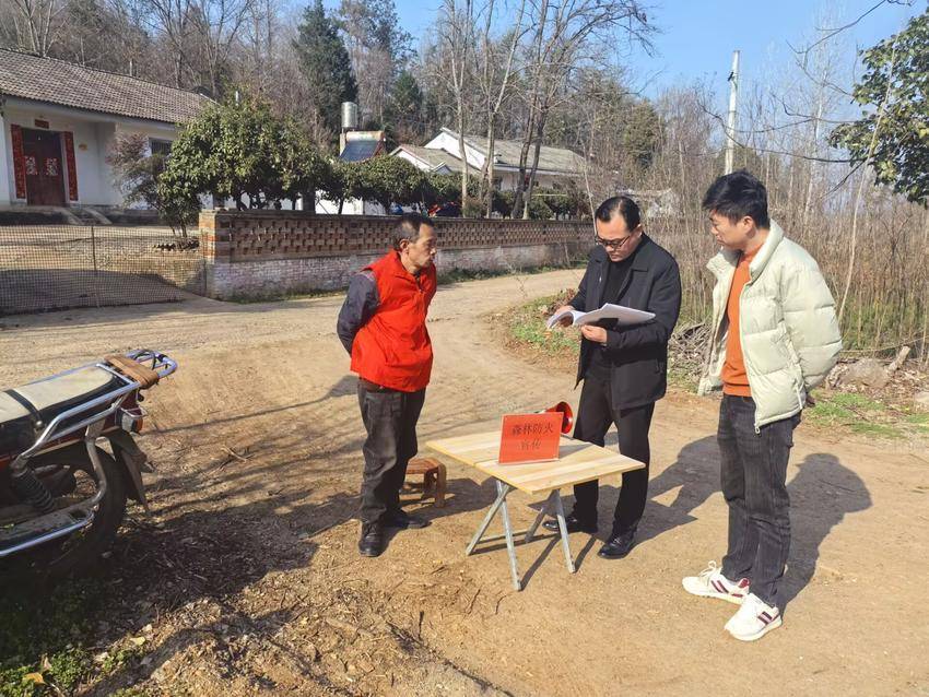 随县长岗镇：抓实清明森林防灭火 筑牢安全“防火墙”.doc