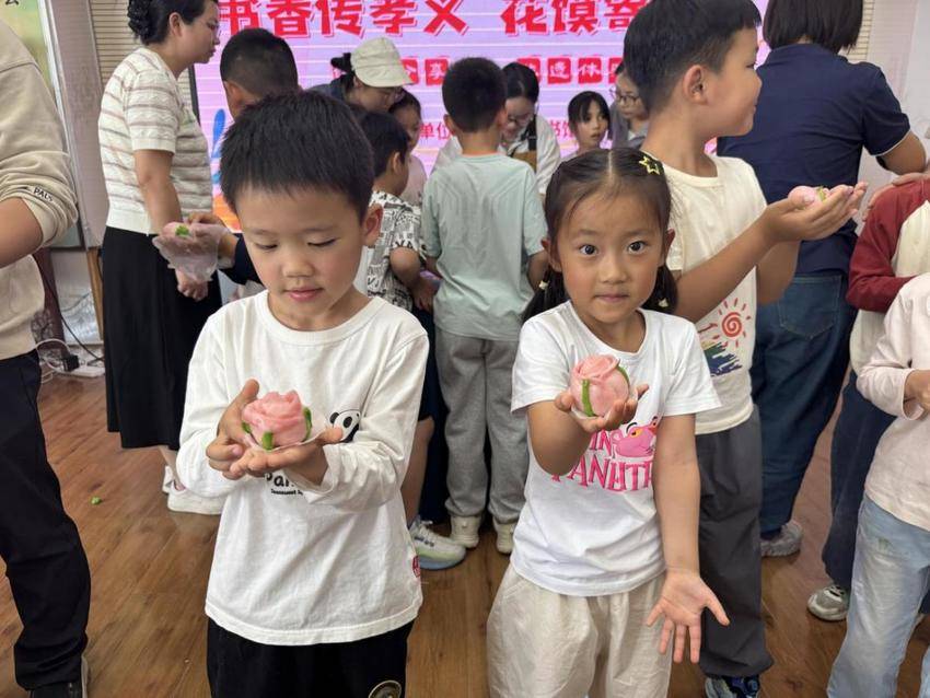 宜昌市图书馆快乐小屋母亲节主题悦读会报道.docx
