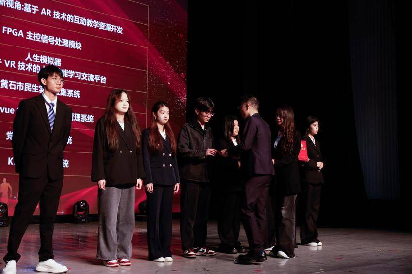 9.我院成功举行2025年学术科技表扬暨2026年学术科技节启动会（新闻稿）.docx