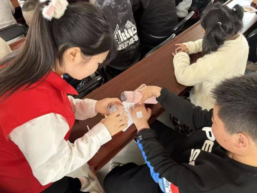 “小青桃” 志愿服务队走进仙桃特校.docx